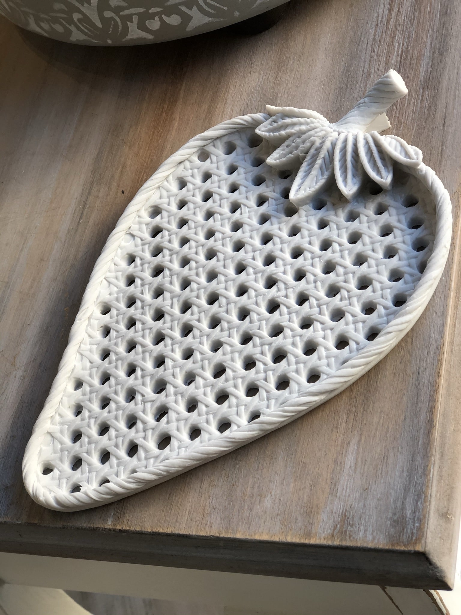 DELİKLİ ÇİLEK TABAK 23*15 cm Atölye Smile
