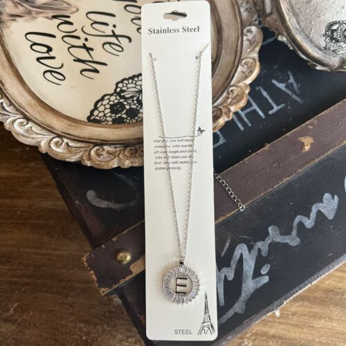 Alternative view of TAŞLI GÜMÜŞ HARF KOLYE (E HARFİ)