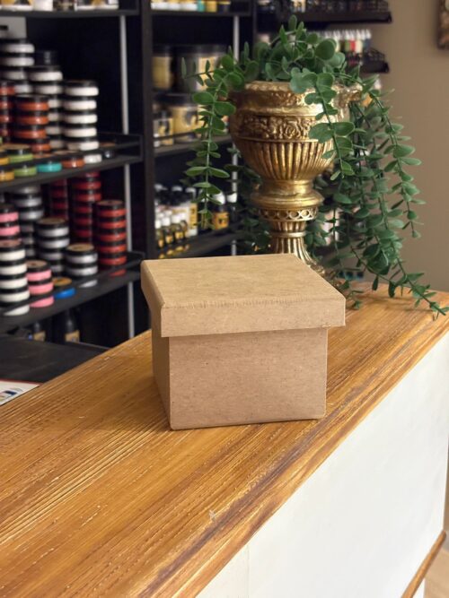 KÜÇÜK KARE KAPAKLI KUTU